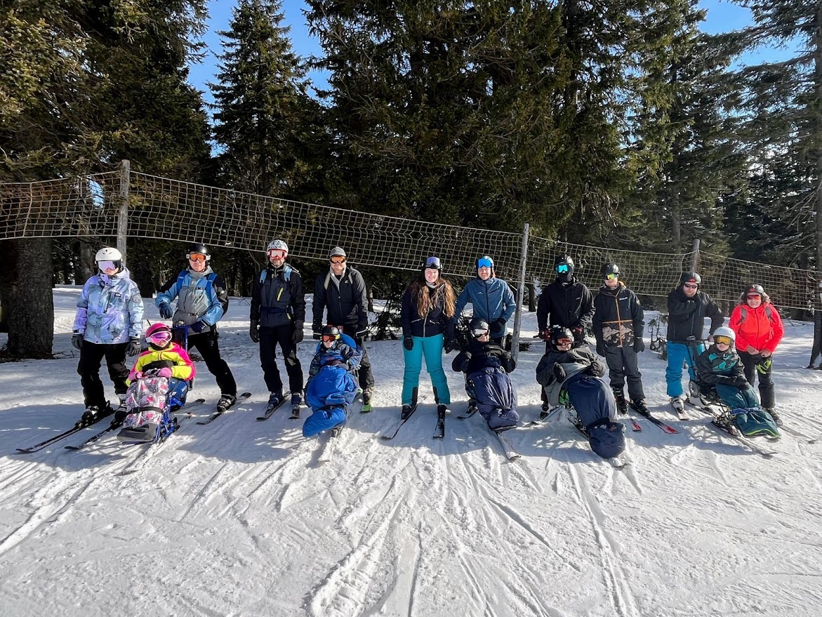 Skupina monolyžařů